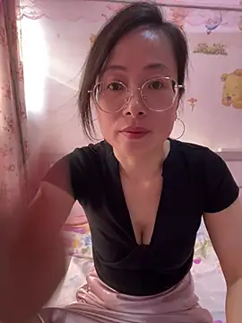 Snapshot of TangTang0530 chatting on July 6, 10:01 am TangTang0530 online show from July 6, 10:01 am