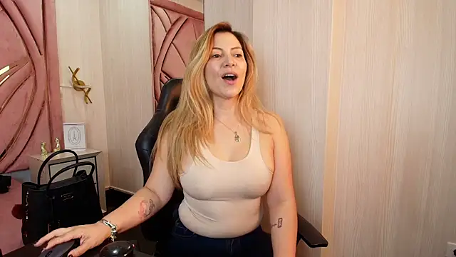 pamelaQenn2 online show from July 10, 7:49 pm
