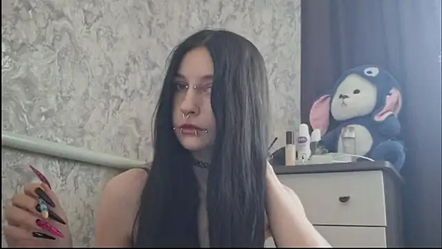 KrissyHiott online show from May 31, 6:10 am