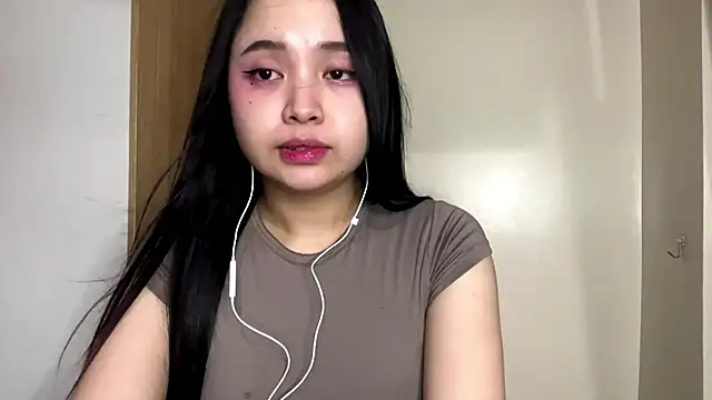 KrystaDonnellan online show from May 31, 12:34 pm