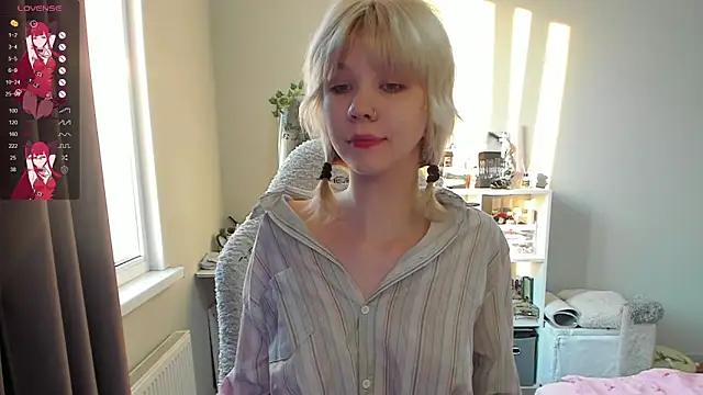 voguecaroline online show from June 11, 5:44 pm