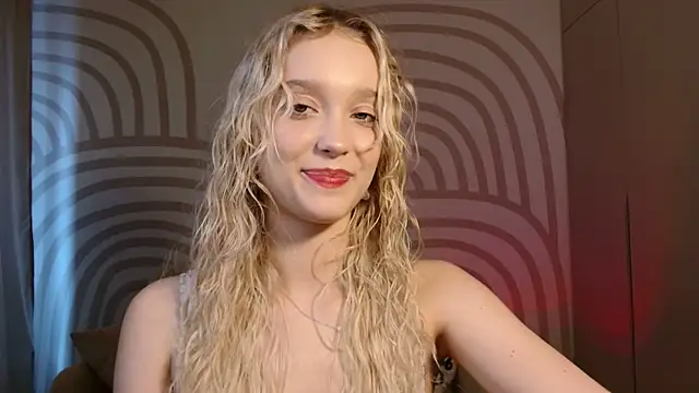 QueenSerenaa online show from June 15, 2:08 pm