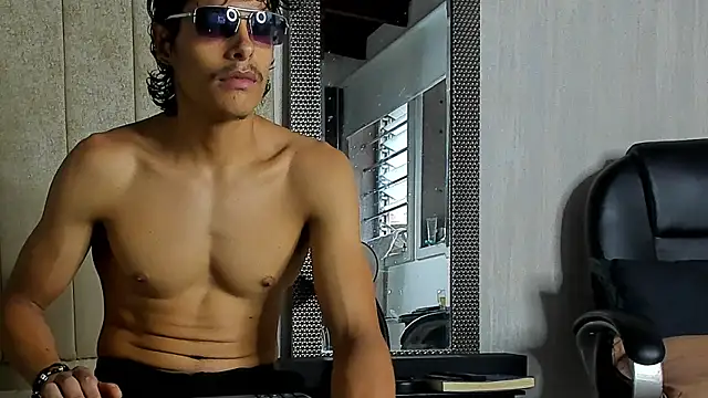 Snapshot of tommyhot7 chatting on July 16, 11:00 pm tommyhot7 online show from July 16, 11:00 pm