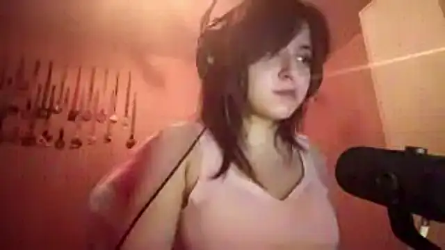 bunnyhoneylovehands online show from June 10, 9:46 pm