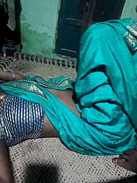 Snapshot of desiwife123coupl chatting on July 10, 4:42 pm desiwife123coupl online show from July 10, 4:42 pm