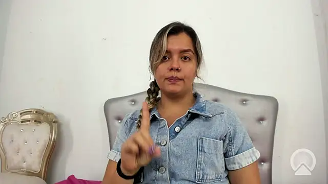 azulskyer online show from June 27, 1:54 am