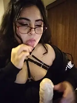 Snapshot of Roxxy_Sade chatting on July 19, 12:36 am Roxxy Sade online show from July 19, 12:36 am