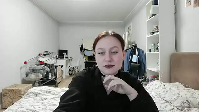 LoiseLovetto online show from June 25, 6:01 pm