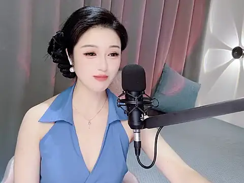 Snapshot of Momo-Wow chatting on June 2, 6:37 am Momo-Wow online show from June 2, 6:37 am