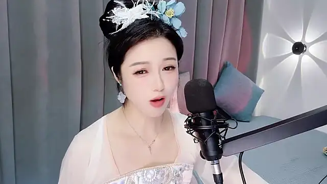 Snapshot of Momo-Wow chatting on June 15, 6:37 am Momo-Wow online show from June 15, 6:37 am