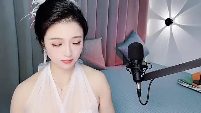 Snapshot of Momo-Wow chatting on June 23, 5:49 am Momo-Wow online show from June 23, 5:49 am