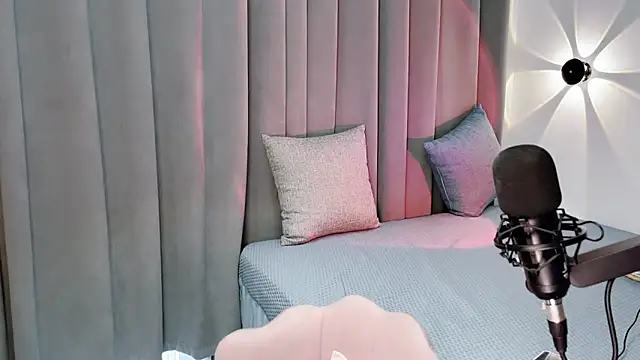 Snapshot of Momo-Wow chatting on June 28, 6:08 am Momo-Wow online show from June 28, 6:08 am