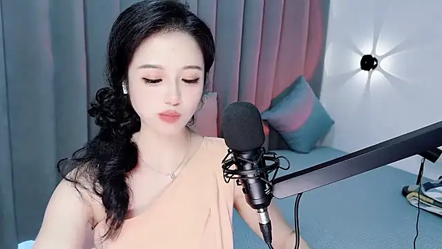 Snapshot of Momo-Wow chatting on July 14, 10:21 am Momo-Wow online show from July 14, 10:21 am