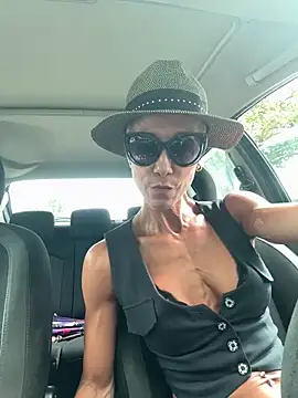 GymQueenCarmen online show from June 6, 8:08 am
