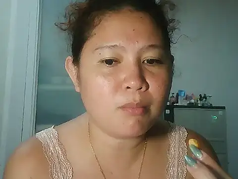 Snapshot of bitchychubby chatting on July 17, 1:40 pm bitchychubby online show from July 17, 1:40 pm