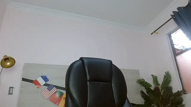Snapshot of amara_sanchez chatting on July 4, 12:11 pm amara sanchez online show from July 4, 12:11 pm