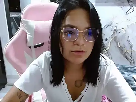 evelovee25 online show from June 2, 12:12 am