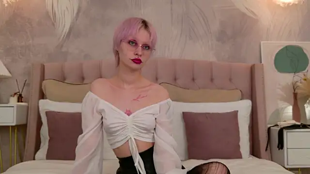 Snapshot of LauraDiazz chatting on June 29, 3:01 pm LauraDiazz online show from June 29, 3:01 pm