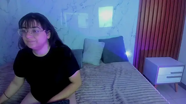 Snapshot of genesis_y_moon chatting on June 22, 12:13 pm genesis y moon online show from June 22, 12:13 pm