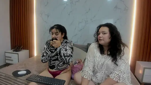Snapshot of genesis_y_moon chatting on July 11, 12:30 pm genesis y moon online show from July 11, 12:30 pm