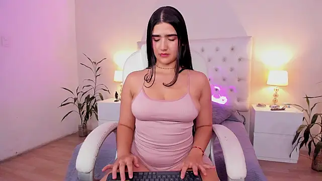 Tiffanny Gomez online show from June 25, 7:18 pm