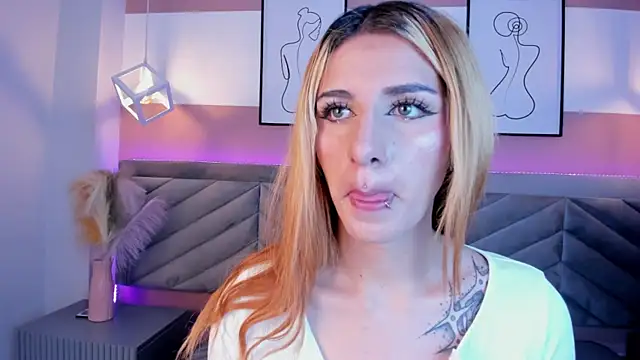 Snapshot of scarlet__rossi chatting on July 10, 3:11 am scarlet rossi online show from July 10, 3:11 am