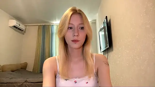 Snapshot of BossedFrog chatting on July 12, 12:18 pm BossedFrog online show from July 12, 12:18 pm