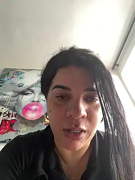 Siri Luxx online show from June 16, 4:31 pm