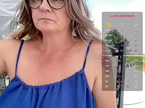 Snapshot of DirtyMarie80 chatting on June 18, 10:09 am DirtyMarie80 online show from June 18, 10:09 am