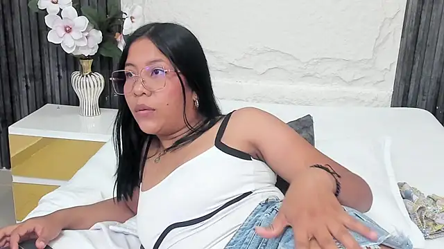 Chloe dreams4u online show from July 7, 2:43 pm