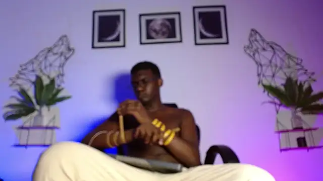 Snapshot of xavier_cole chatting on July 8, 8:35 pm xavier cole online show from July 8, 8:35 pm