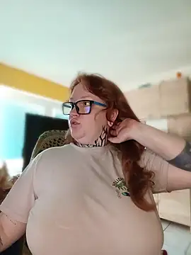 CURVYSAKURA online show from June 18, 4:55 pm