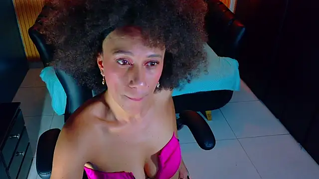 Snapshot of SachaRosee chatting on June 9, 8:20 pm SachaRosee online show from June 9, 8:20 pm