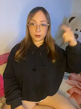 Caamii  online show from June 13, 1:03 am