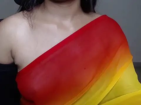 Snapshot of Elle_lala chatting on June 5, 6:52 am Elle lala online show from June 5, 6:52 am