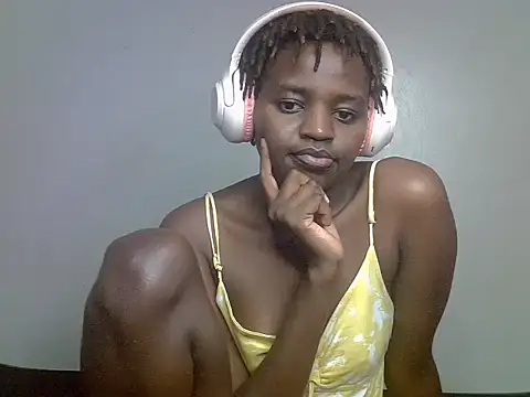 Snapshot of Sweet_smiles2 chatting on June 28, 5:13 am Sweet smiles2 online show from June 28, 5:13 am