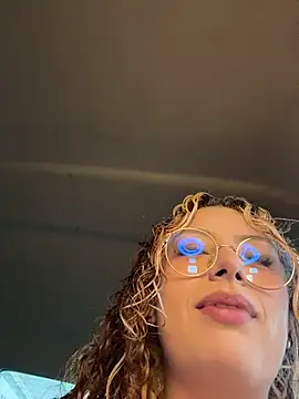 Snapshot of Joyce-fire chatting on July 15, 7:19 pm Joyce-fire online show from July 15, 7:19 pm
