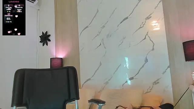 Snapshot of DanniValencia chatting on June 15, 7:38 pm DanniValencia online show from June 15, 7:38 pm