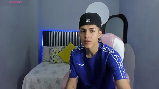 Snapshot of Axel_Mendozaa chatting on June 20, 8:11 pm Axel Mendozaa online show from June 20, 8:11 pm