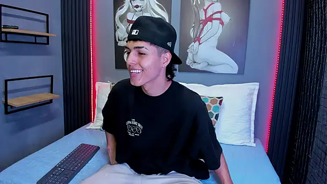 Snapshot of Axel_Mendozaa chatting on June 21, 2:30 pm Axel Mendozaa online show from June 21, 2:30 pm