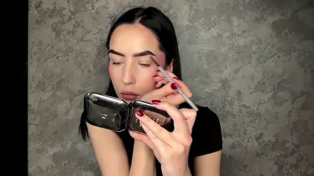 Snapshot of Ailish_Loveee chatting on June 22, 3:42 pm Ailish Loveee online show from June 22, 3:42 pm