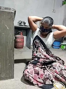 saritabhabixxx online show from June 19, 3:38 pm