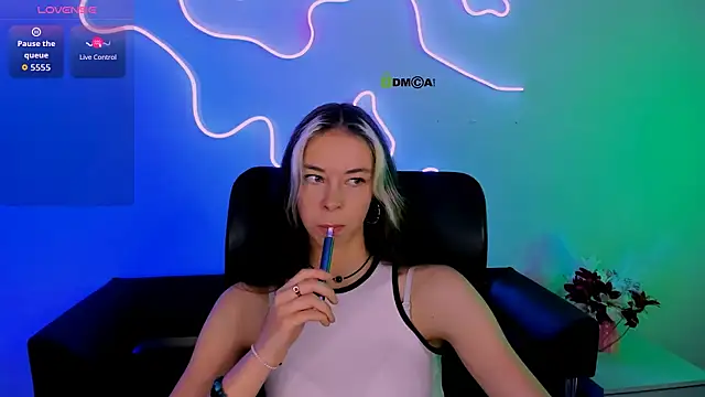 lia dream  online show from June 15, 8:49 am