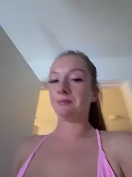 Snapshot of Sofiaswrldxo chatting on June 18, 9:08 pm Sofiaswrldxo online show from June 18, 9:08 pm