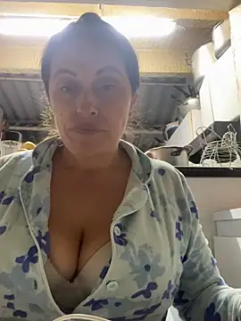 Snapshot of CatalinaSantana83 chatting on June 11, 5:38 am CatalinaSantana83 online show from June 11, 5:38 am