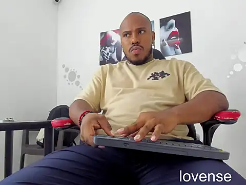 Snapshot of AlessandroHammed chatting on July 10, 2:41 pm AlessandroHammed online show from July 10, 2:41 pm