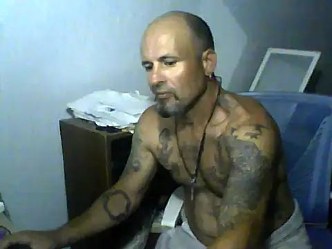 Snapshot of SlickDickyadown chatting on June 18, 3:18 am SlickDickyadown online show from June 18, 3:18 am
