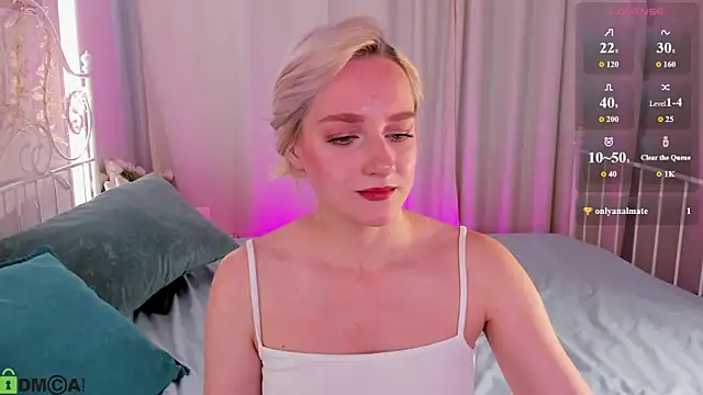 Chloe-Deccer online show from August 1, 1:49 am
