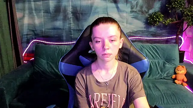 CarolInWonderland online show from June 25, 8:41 am