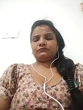 Snapshot of Cut_rani64 chatting on June 24, 4:28 pm Cut rani64 online show from June 24, 4:28 pm